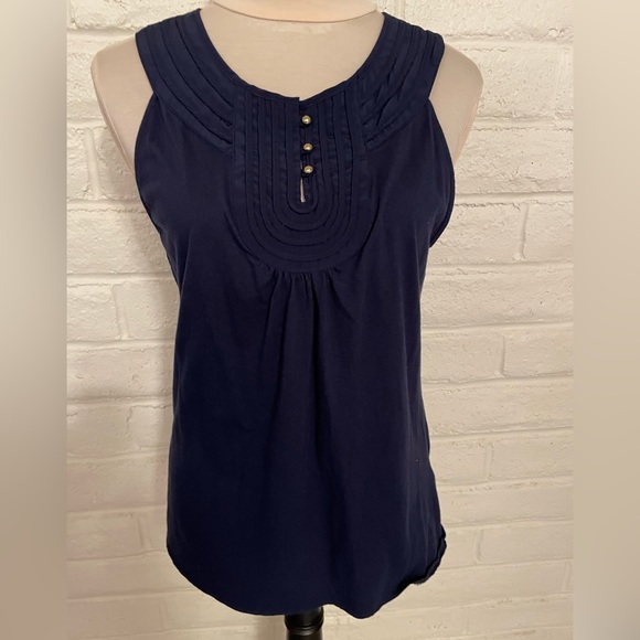 Banana Republic Sleeveless Blouse, scoop neck, key hole & button closure, sz M - Picture 1 of 6